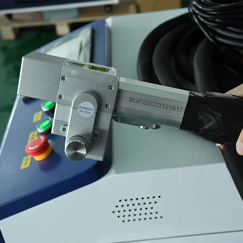Industrial Laser Cleaning Machine - หัวทำความสะอาดด้วยเลเซอร์แบบมือถือ SUP22C รุ่นใหม่ 3000W เครื่องกำจัดสนิมสำหรับโลหะออกไซด์ สำหรับโรงแรมและอุตสาหกรรม